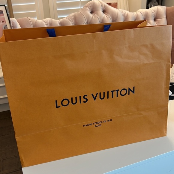 HUGE LOUIS VUITTON PAPER SHOPPING BAG - Picture 11 of 17